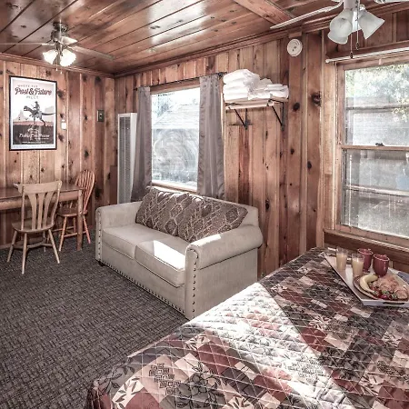 Apache Village 10, King Studio, Midtown, Sleeps 2